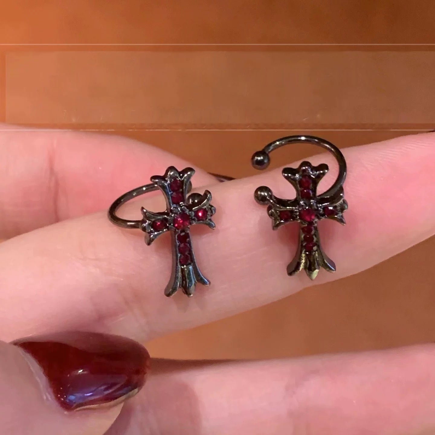 Nyxfang Cuff Conch Earrings