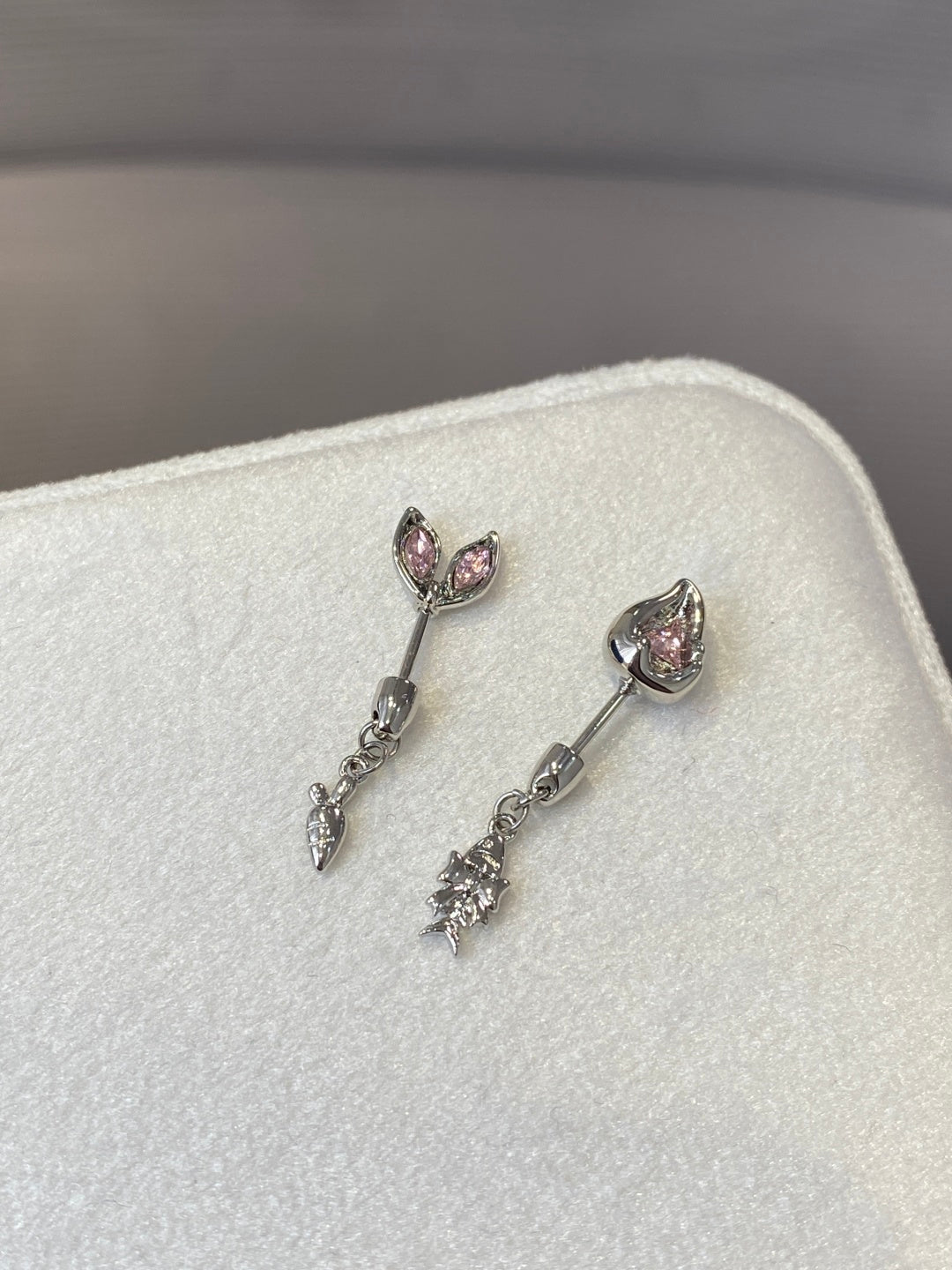 Neko Bite Vertical Helix Earrings