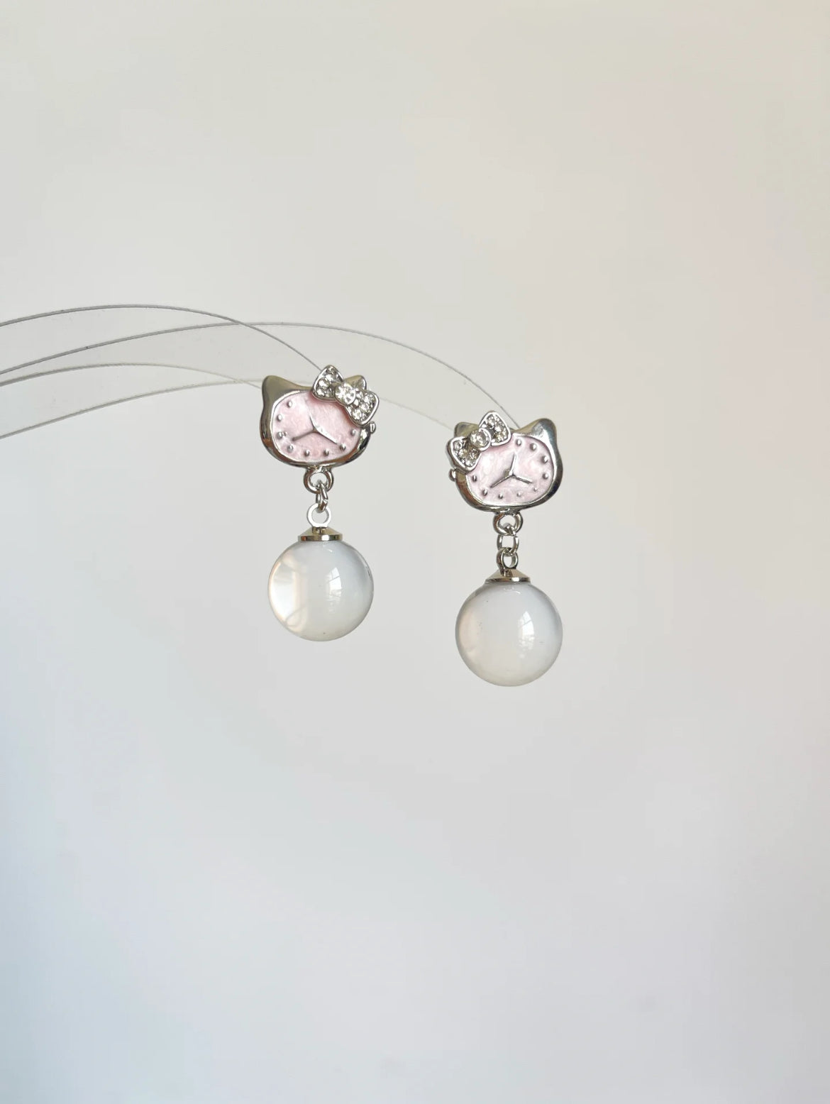 Kitty Clock Pearl Drop Earrings