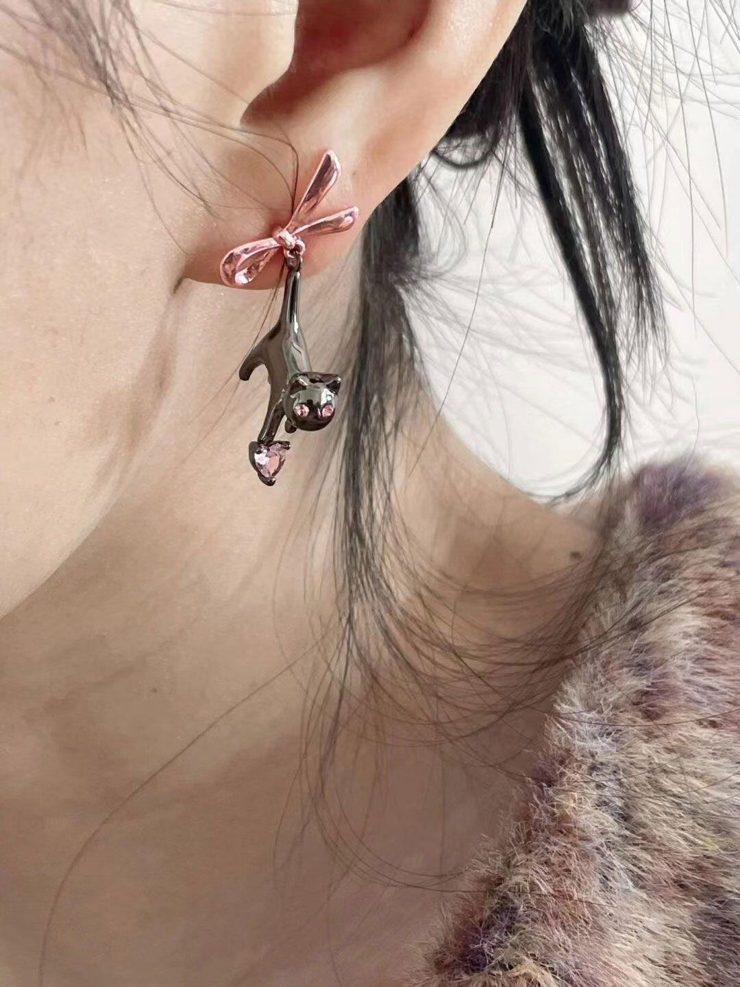 Pink Blink Cat Earrings