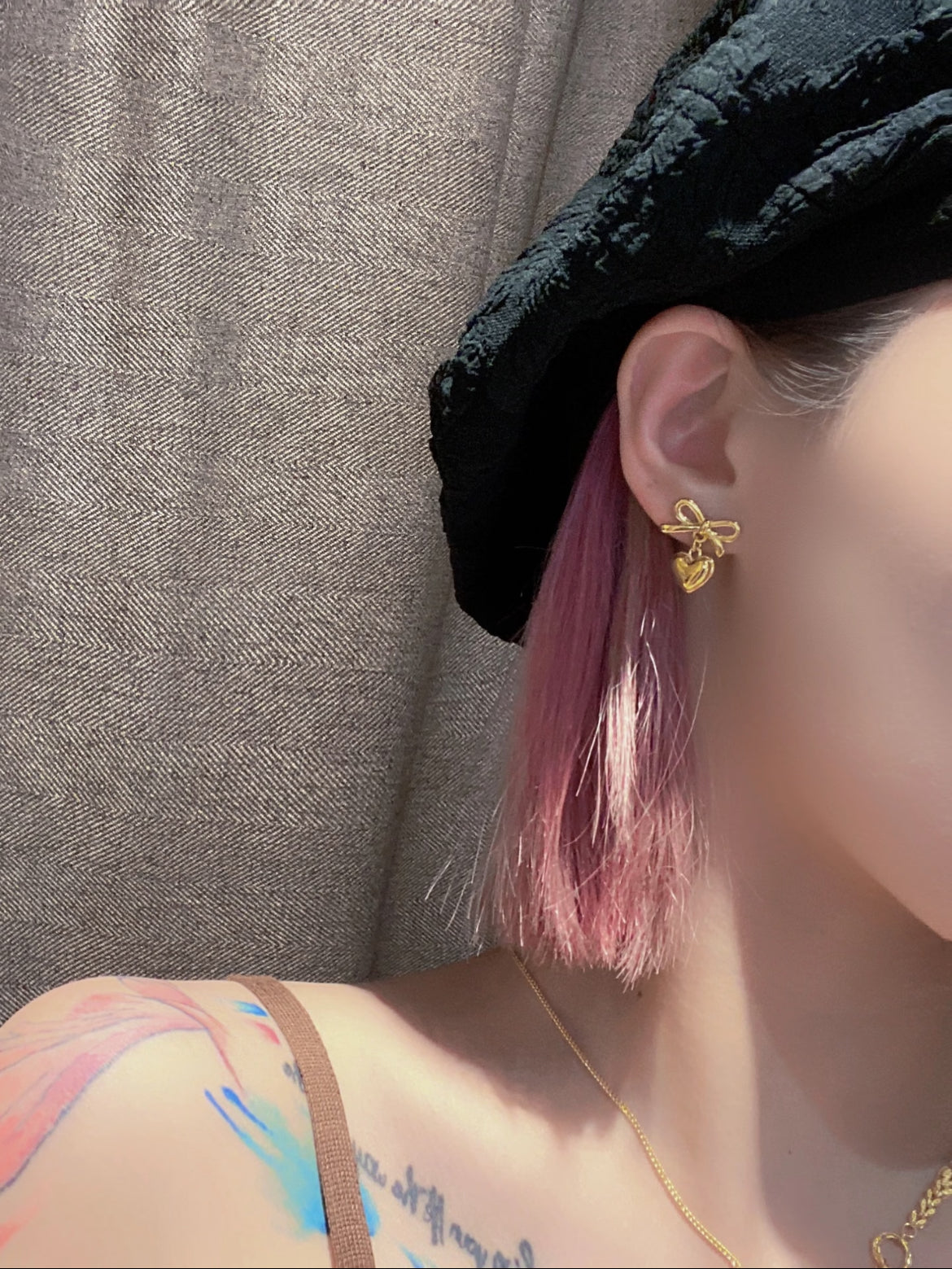 Eros Bow Gold Earrings