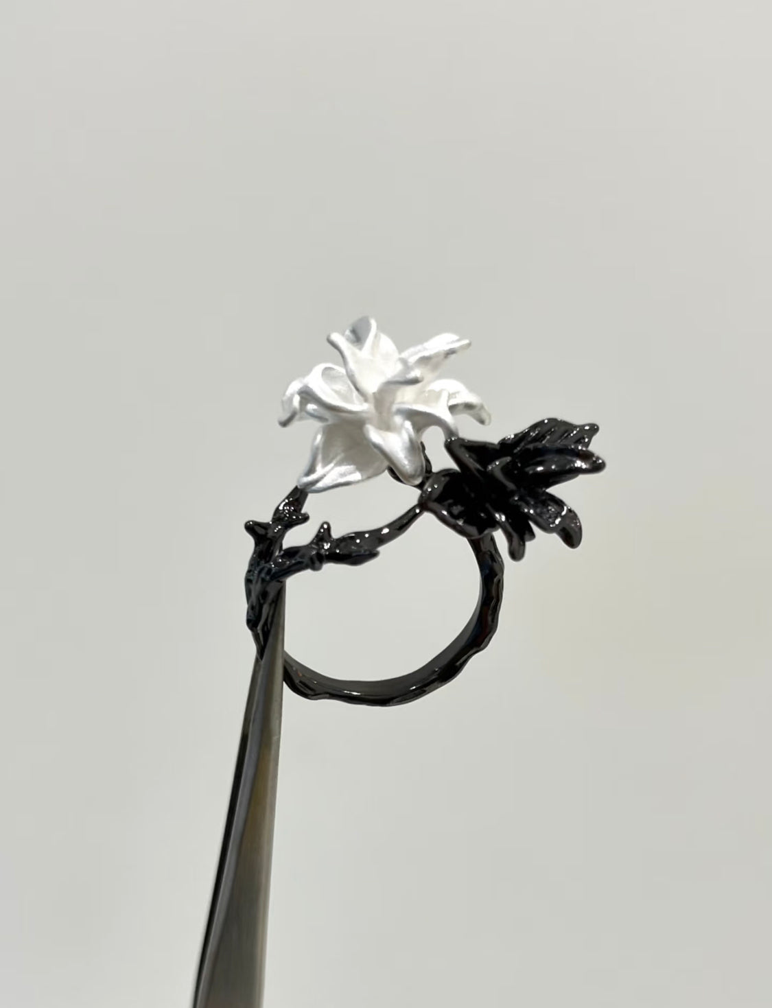 Briar Rose Noir Ring